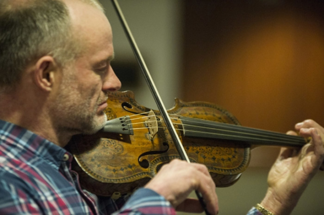 Alistair McCulloch performing on the Gregg Violin