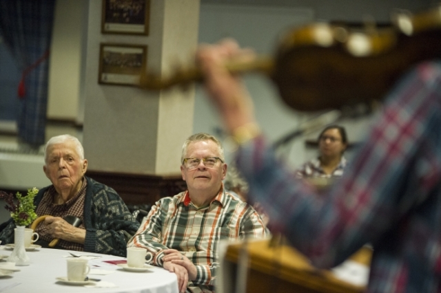 Alistair McCulloch playing the Gregg Violin for Residents