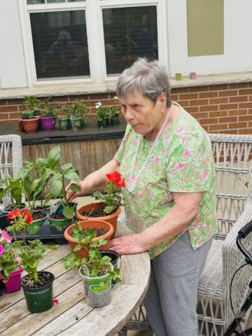 Memory-Care-Gardening Art Class for Memory Care