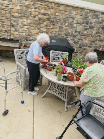 Benefits of Community Living for Seniors with Alzheimer’s and Dementia
